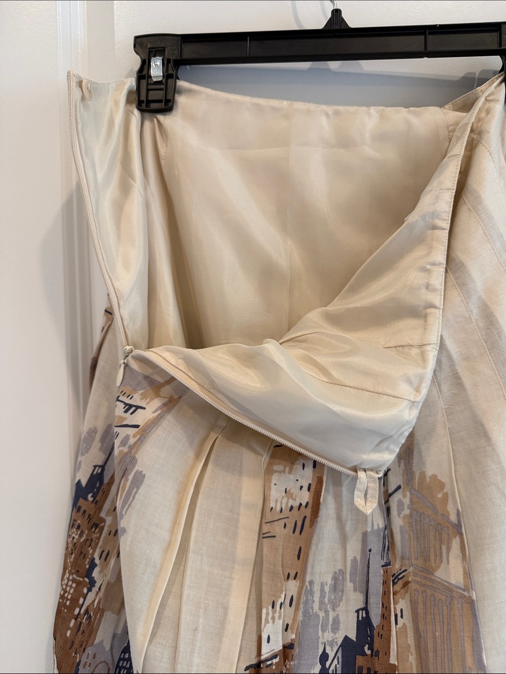 Talbots Cream A-Line Skirt with Brown & Blue Cityscape Print - Picture 6 of 7